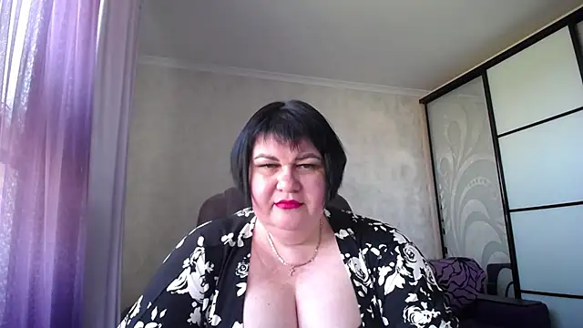 Snapshot of JuicyLady_Di chatting on 05/04/26, 11:17 JuicyLady Di online show from 05/04/26, 11:17