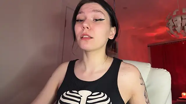 Snapshot of pinkdolly18 chatting on 02/20/25, 09:53 pinkdolly18 online show from 02/20/25, 09:53