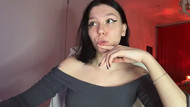 Snapshot of pinkdolly18 chatting on 03/12/25, 09:35 pinkdolly18 online show from 03/12/25, 09:35