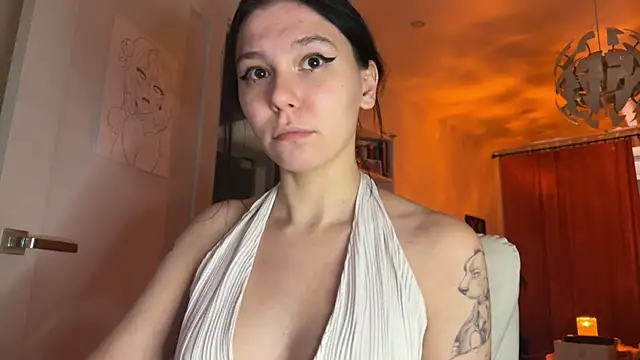 Snapshot of pinkdolly18 chatting on 10/12/25, 10:20 pinkdolly18 online show from 10/12/25, 10:20