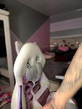 Snapshot of Sam_Thompsoon_ chatting on 11/14/25, 02:54 Sam Thompsoon online show from 11/14/25, 02:54