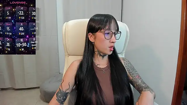 Snapshot of xisisxx chatting on 12/13/24, 02:32 xisisxx online show from 12/13/24, 02:32