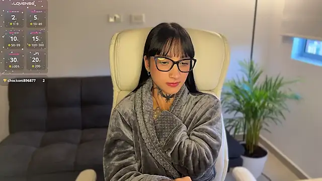 Snapshot of xisisxx chatting on 10/08/25, 10:40 xisisxx online show from 10/08/25, 10:40