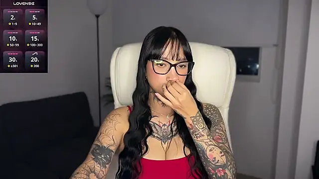 Snapshot of xisisxx chatting on 11/16/25, 01:22 xisisxx online show from 11/16/25, 01:22