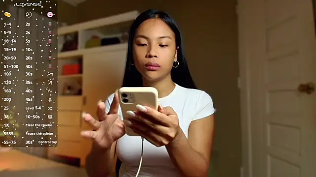 Snapshot of venusangelicxx chatting on 04/08/26, 12:10 venusangelicxx online show from 04/08/26, 12:10