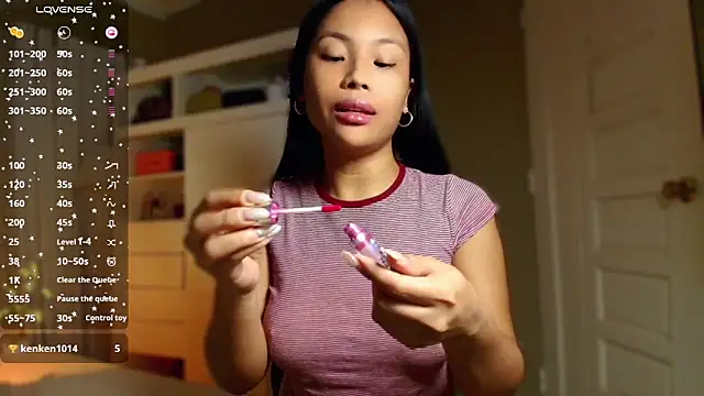 Snapshot of venusangelicxx chatting on 04/11/26, 12:15 venusangelicxx online show from 04/11/26, 12:15