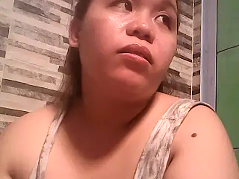 Snapshot of hotcastlexxx chatting on 12/12/24, 11:40 hotcastlexxx online show from 12/12/24, 11:40