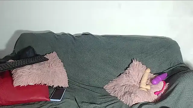 Snapshot of JulianaFoster chatting on 09/16/25, 02:12 JulianaFoster online show from 09/16/25, 02:12