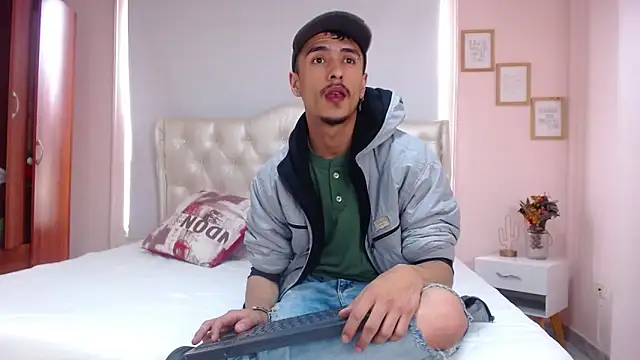 ryan maxy online show from 02/04/25, 01:48