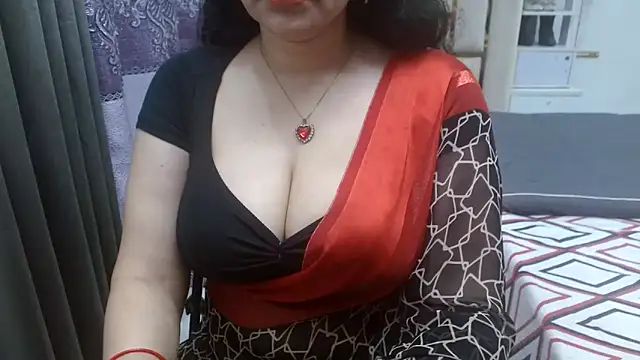 Snapshot of Lovelywife786 chatting on 05/03/26, 05:13 Lovelywife786 online show from 05/03/26, 05:13