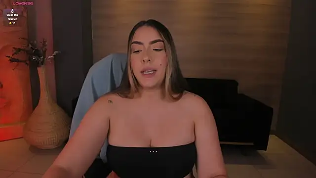 Snapshot of MartinnaBonnet chatting on 01/07/25, 04:27 MartinnaBonnet online show from 01/07/25, 04:27