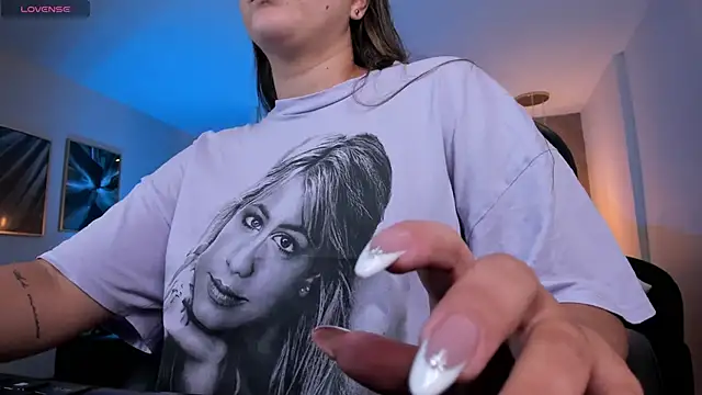 Snapshot of MartinnaBonnet chatting on 01/13/25, 10:36 MartinnaBonnet online show from 01/13/25, 10:36