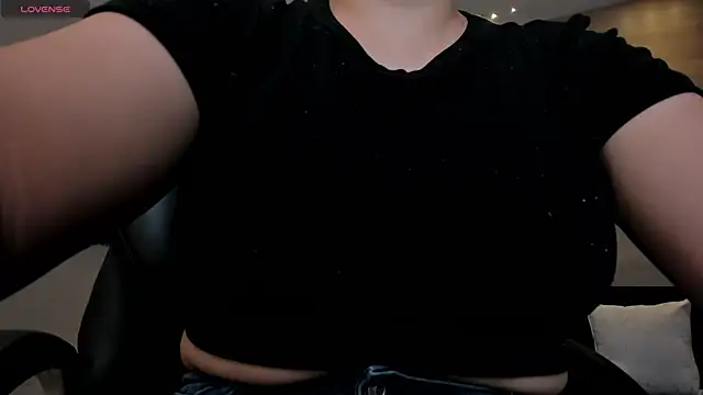 Snapshot of MartinnaBonnet chatting on 02/01/25, 10:26 MartinnaBonnet online show from 02/01/25, 10:26