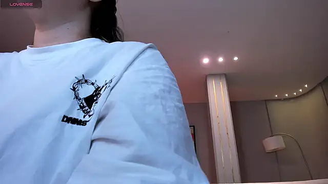 Snapshot of MartinnaBonnet chatting on 03/22/25, 10:28 MartinnaBonnet online show from 03/22/25, 10:28