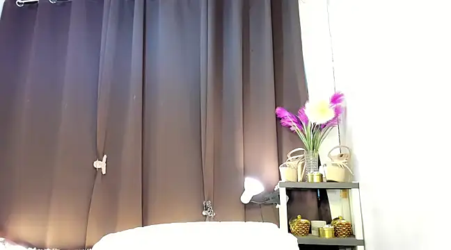 Snapshot of Emma_Jones88 chatting on 01/24/25, 06:35 Emma Jones88 online show from 01/24/25, 06:35