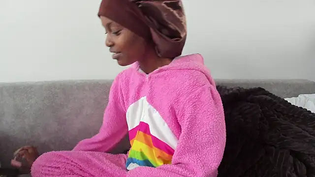 Snapshot of _Hello_Titty_ chatting on 12/18/25, 04:40 Hello Titty online show from 12/18/25, 04:40