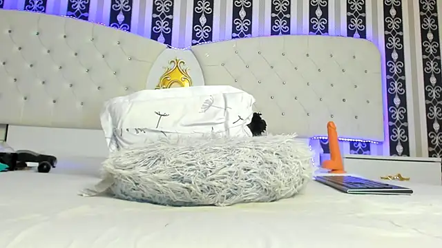 Snapshot of Aidasina chatting on 02/08/25, 02:26 Aidasina online show from 02/08/25, 02:26