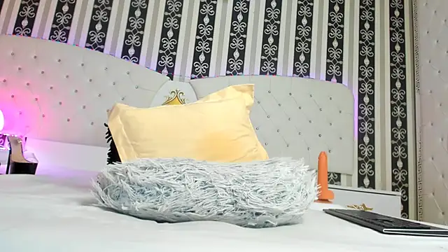 Snapshot of Aidasina chatting on 03/06/25, 11:20 Aidasina online show from 03/06/25, 11:20