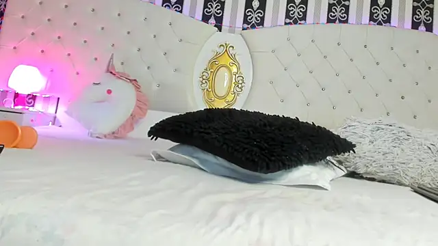 Snapshot of Aidasina chatting on 03/10/25, 08:12 Aidasina online show from 03/10/25, 08:12