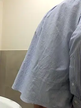 Snapshot of DaddyCumBumZA chatting on 12/17/24, 12:33 DaddyCumBumZA online show from 12/17/24, 12:33