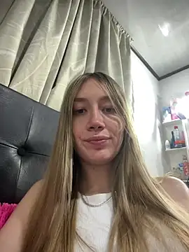 Snapshot of horny__molly_ chatting on 03/27/26, 03:34 horny molly online show from 03/27/26, 03:34