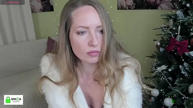 Snapshot of Queenymel chatting on 01/11/26, 04:01 Queenymel online show from 01/11/26, 04:01