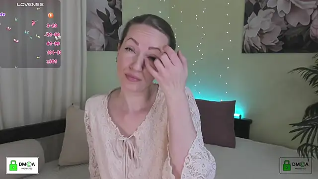 Snapshot of Queenymel chatting on 02/08/26, 03:15 Queenymel online show from 02/08/26, 03:15