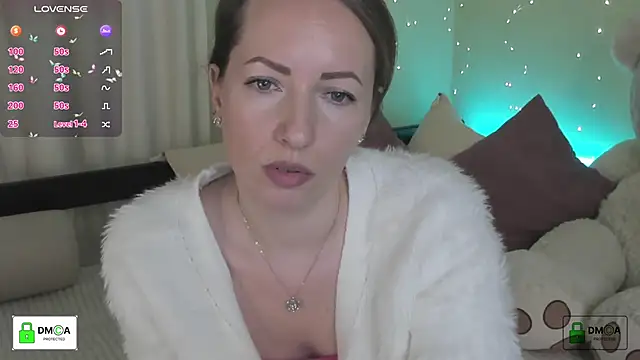 Snapshot of Queenymel chatting on 02/14/26, 02:58 Queenymel online show from 02/14/26, 02:58