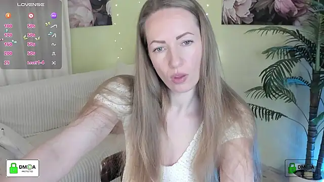 Snapshot of Queenymel chatting on 02/28/26, 05:14 Queenymel online show from 02/28/26, 05:14