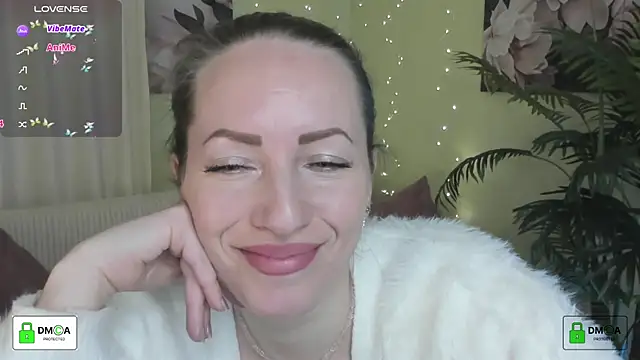 Snapshot of Queenymel chatting on 03/18/26, 04:21 Queenymel online show from 03/18/26, 04:21