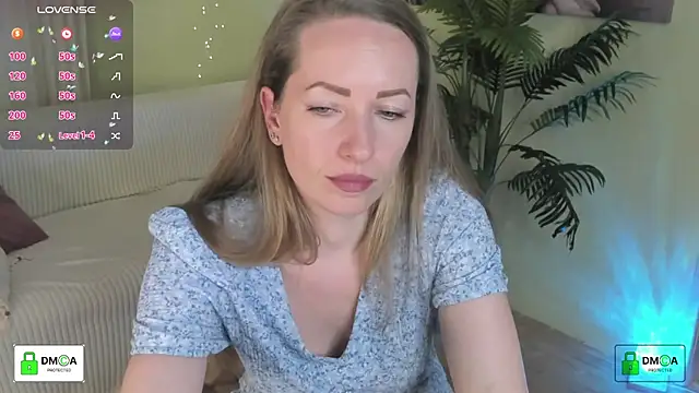 Snapshot of Queenymel chatting on 04/02/26, 04:15 Queenymel online show from 04/02/26, 04:15