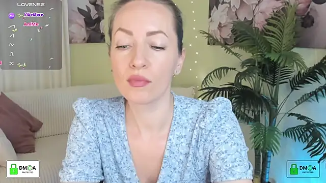 Snapshot of Queenymel chatting on 04/04/26, 03:20 Queenymel online show from 04/04/26, 03:20