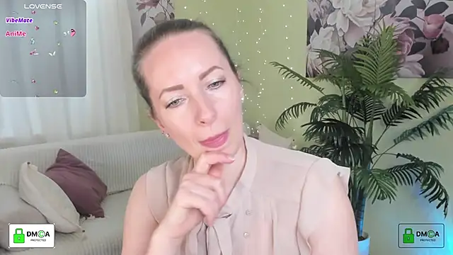 Snapshot of Queenymel chatting on 04/14/26, 01:17 Queenymel online show from 04/14/26, 01:17