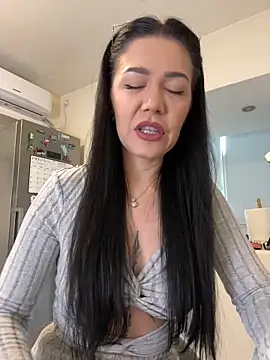 Snapshot of denise_k chatting on 11/11/25, 12:38 denise k online show from 11/11/25, 12:38