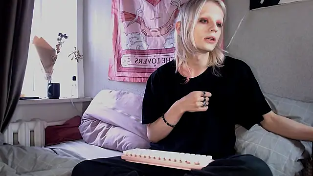 Alien Bella online show from 02/27/26, 12:27