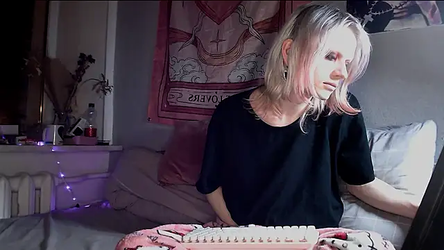 Alien Bella online show from 03/14/26, 09:09