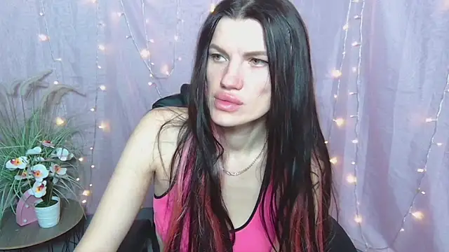 Snapshot of MilaLoona chatting on 04/23/26, 06:03 MilaLoona online show from 04/23/26, 06:03