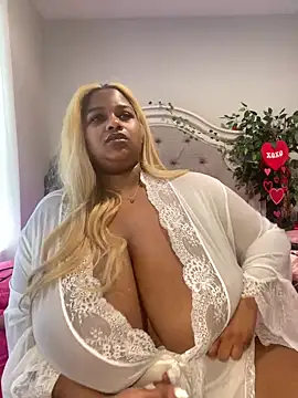 Snapshot of BigFineSelena chatting on 02/05/25, 07:20 BigFineSelena online show from 02/05/25, 07:20