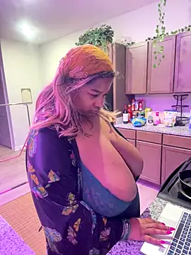 BigFineSelena online show from 12/23/25, 12:41