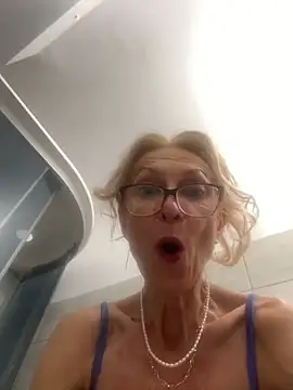 Snapshot of adella13 chatting on 12/08/24, 10:52 adella13 online show from 12/08/24, 10:52