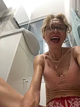 Snapshot of adella13 chatting on 01/14/25, 08:41 adella13 online show from 01/14/25, 08:41