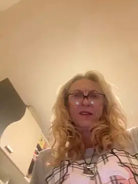 Snapshot of adella13 chatting on 01/21/25, 05:20 adella13 online show from 01/21/25, 05:20