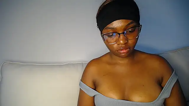Snapshot of Pretty_Liya08 chatting on 04/19/26, 11:31 Pretty Liya08 online show from 04/19/26, 11:31