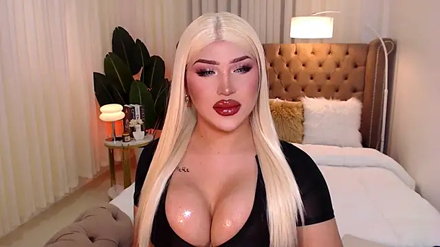 Snapshot of Your_Majesty_Tyra chatting on 01/04/25, 06:41 Your Majesty Tyra online show from 01/04/25, 06:41