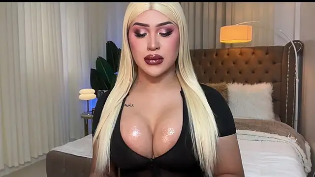 Snapshot of Your_Majesty_Tyra chatting on 01/20/25, 05:37 Your Majesty Tyra online show from 01/20/25, 05:37