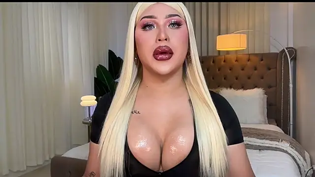 Snapshot of Your_Majesty_Tyra chatting on 01/26/25, 07:21 Your Majesty Tyra online show from 01/26/25, 07:21