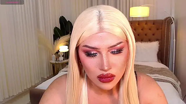 Snapshot of Your_Majesty_Tyra chatting on 02/07/25, 10:19 Your Majesty Tyra online show from 02/07/25, 10:19