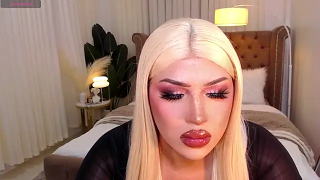 Snapshot of Your_Majesty_Tyra chatting on 02/09/25, 08:00 Your Majesty Tyra online show from 02/09/25, 08:00