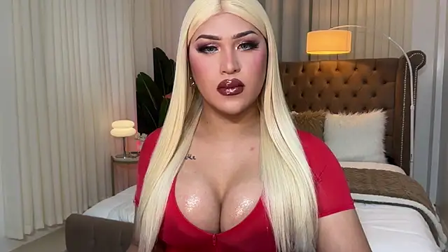 Snapshot of Your_Majesty_Tyra chatting on 03/10/25, 04:49 Your Majesty Tyra online show from 03/10/25, 04:49