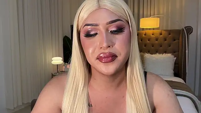 Snapshot of Your_Majesty_Tyra chatting on 03/12/25, 10:59 Your Majesty Tyra online show from 03/12/25, 10:59